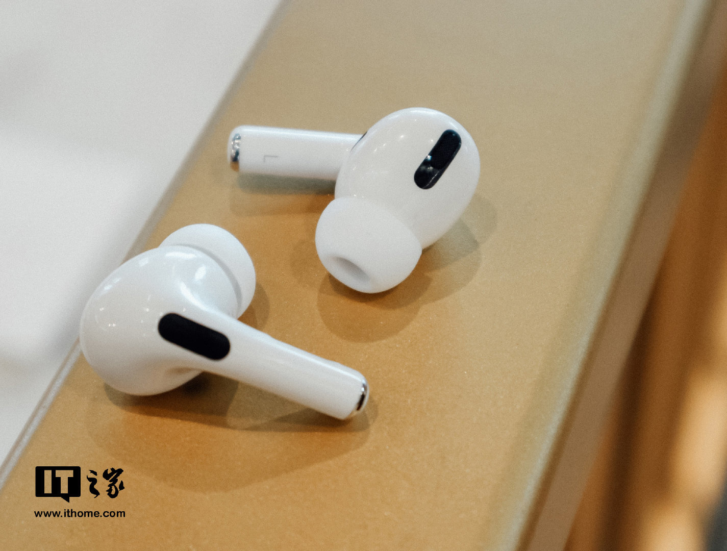 苹果 AirPods Pro 2 无线耳机开启完整功能门槛曝光：配对兼容 iPhone 11 及更新手机、部分 iPad 和 M1 / M2 Mac