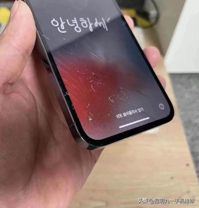 苹果手机后屏玻璃碎了有影响吗（苹果手机外屏玻璃碎了怎么办）